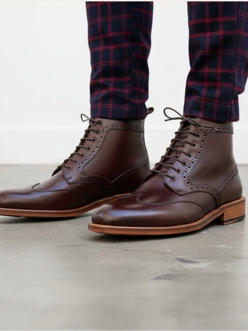 Men's Brown Leather Wingtip Lace-Up Boots